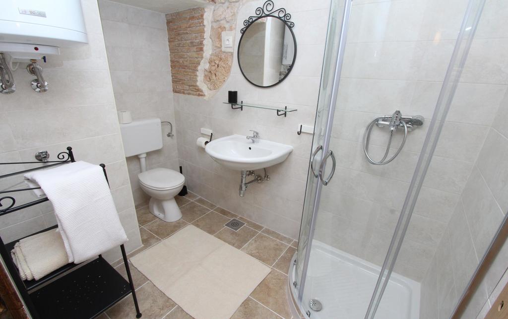 Apartments Midea 2 ロヴィニ 部屋 写真