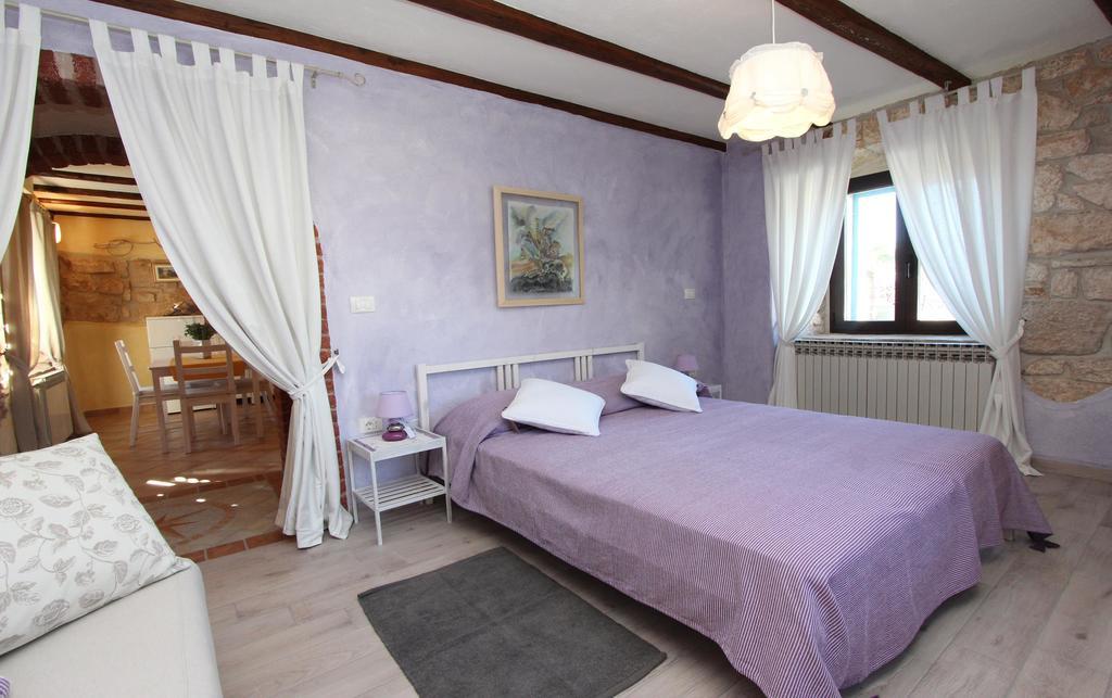 Apartments Midea 2 ロヴィニ 部屋 写真