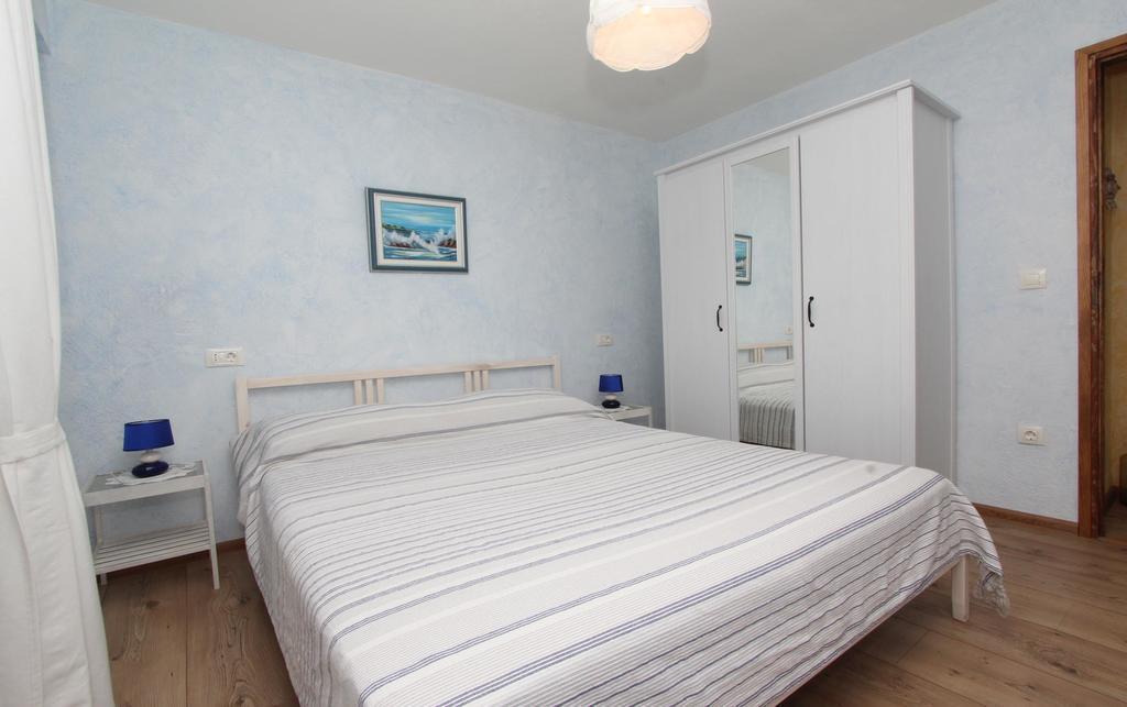 Apartments Midea 2 ロヴィニ 部屋 写真