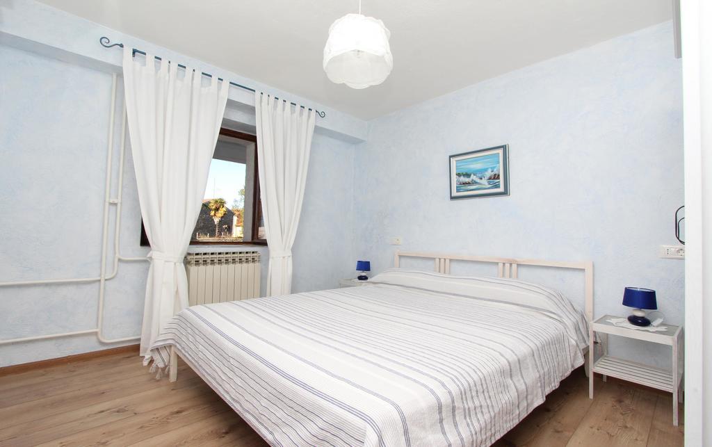 Apartments Midea 2 ロヴィニ 部屋 写真