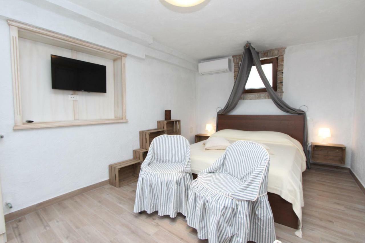 Apartments Midea 2 ロヴィニ エクステリア 写真